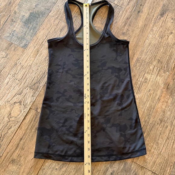 lululemon athletica Women's Camo Tank Top - Green - Picture 6 of 7